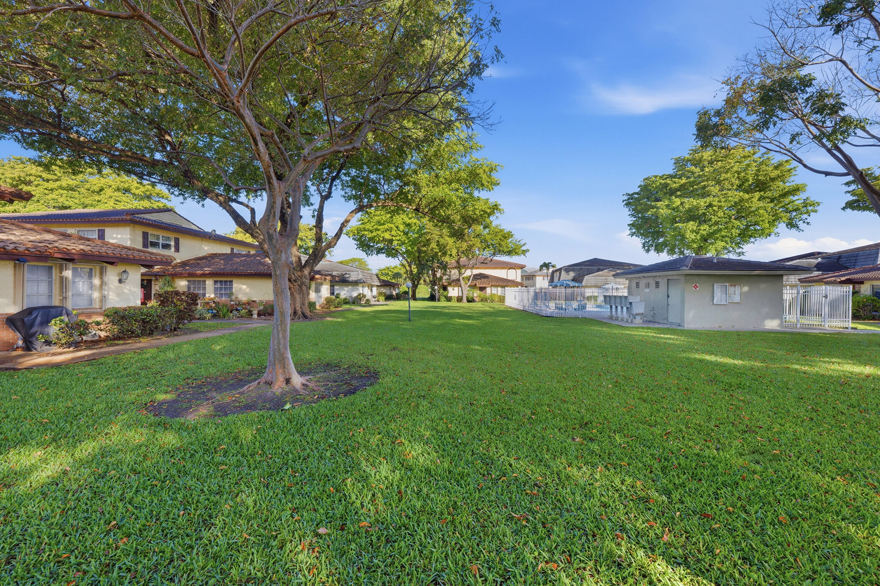 FOREST VILLAS CONDO APTS - Residential Lease