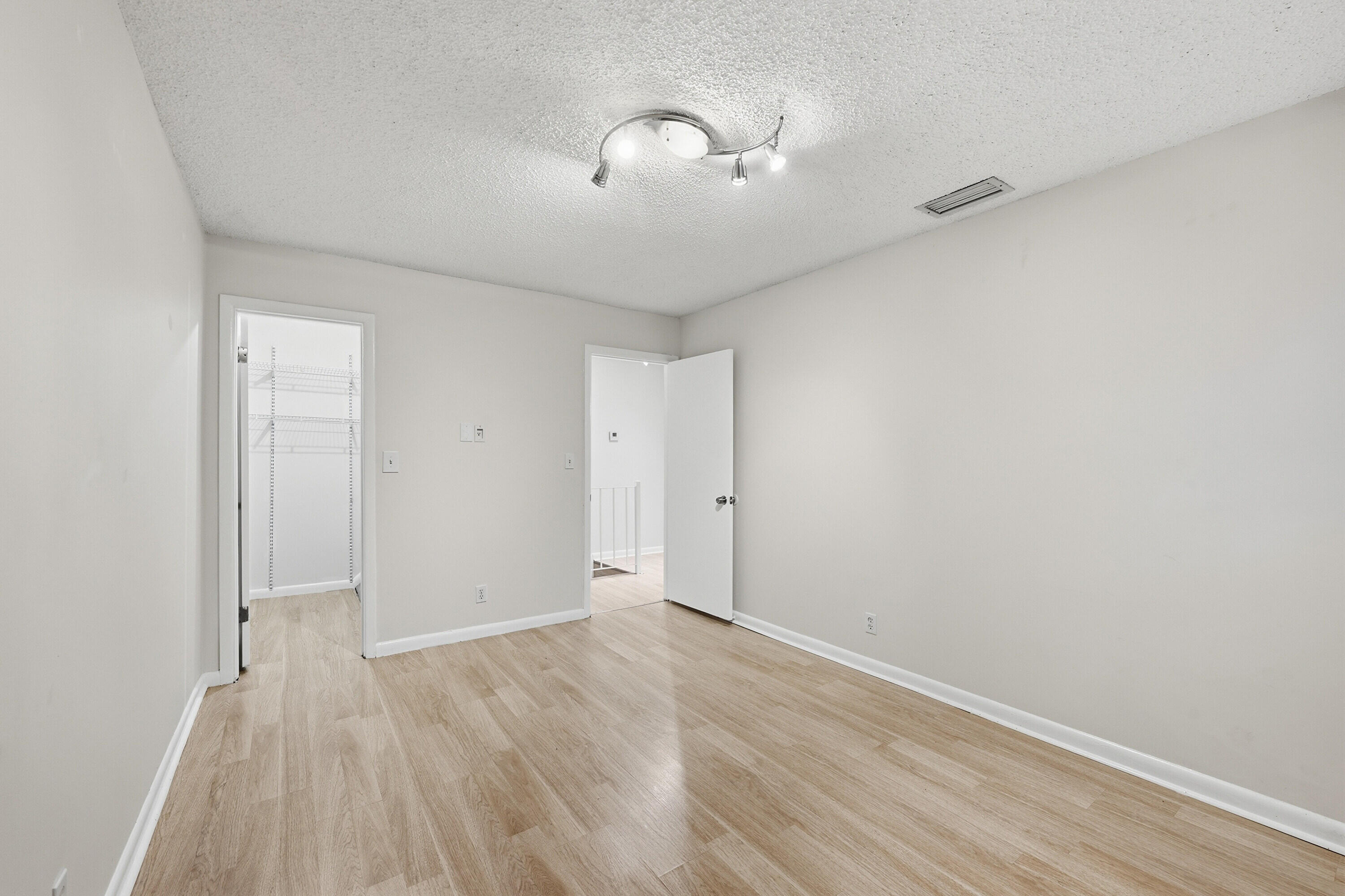 FOREST VILLAS CONDO APTS - Residential Lease