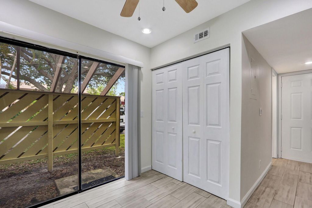 Photo of 120 Sherwood Circle #9b, Jupiter, FL 33458 (MLS # R11023121)