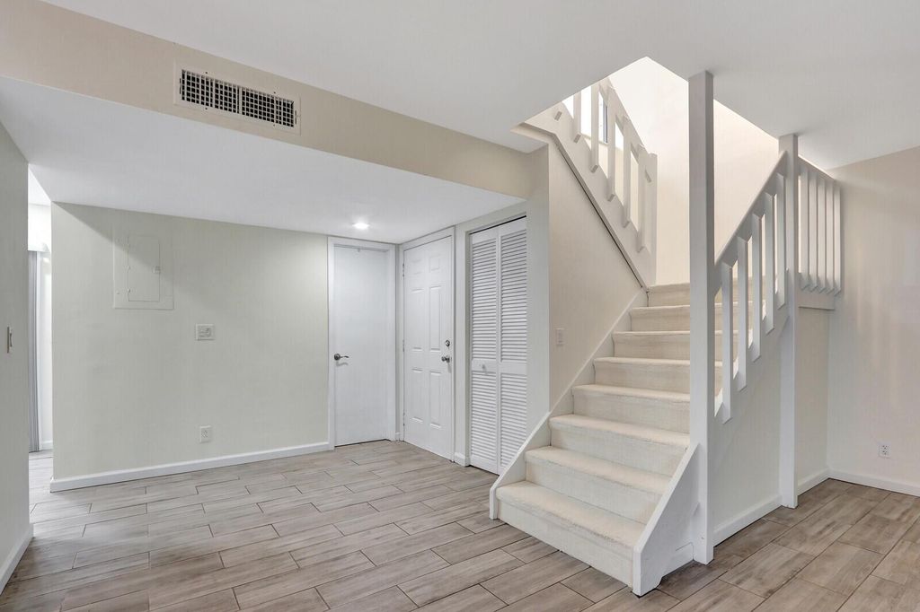 Photo of 120 Sherwood Circle #9b, Jupiter, FL 33458 (MLS # R11023121)