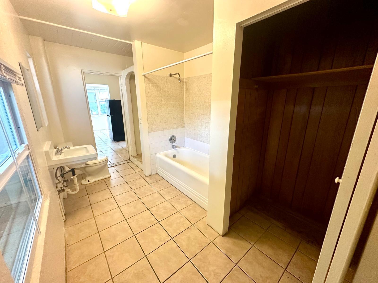 NORTH PALM BCH 2 - Residential Lease