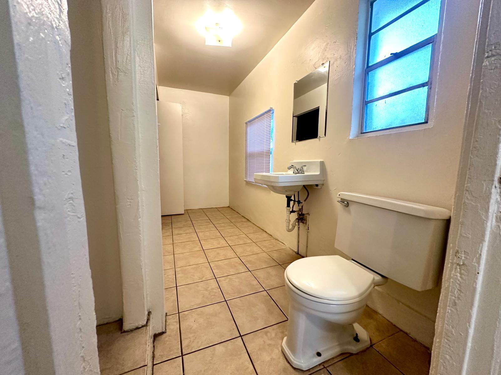 NORTH PALM BCH 2 - Residential Lease