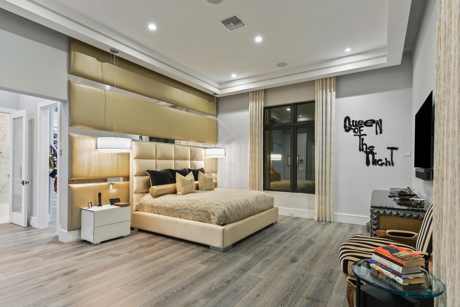 ROYAL PALM YACHT & COUNTRY CLUB - Residential