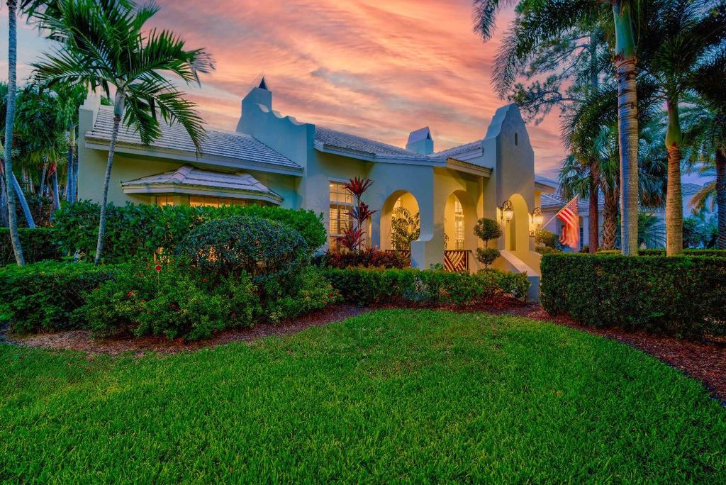 Photo of 3326 Greenway Drive, Jupiter, FL 33458 (MLS # R10972325)