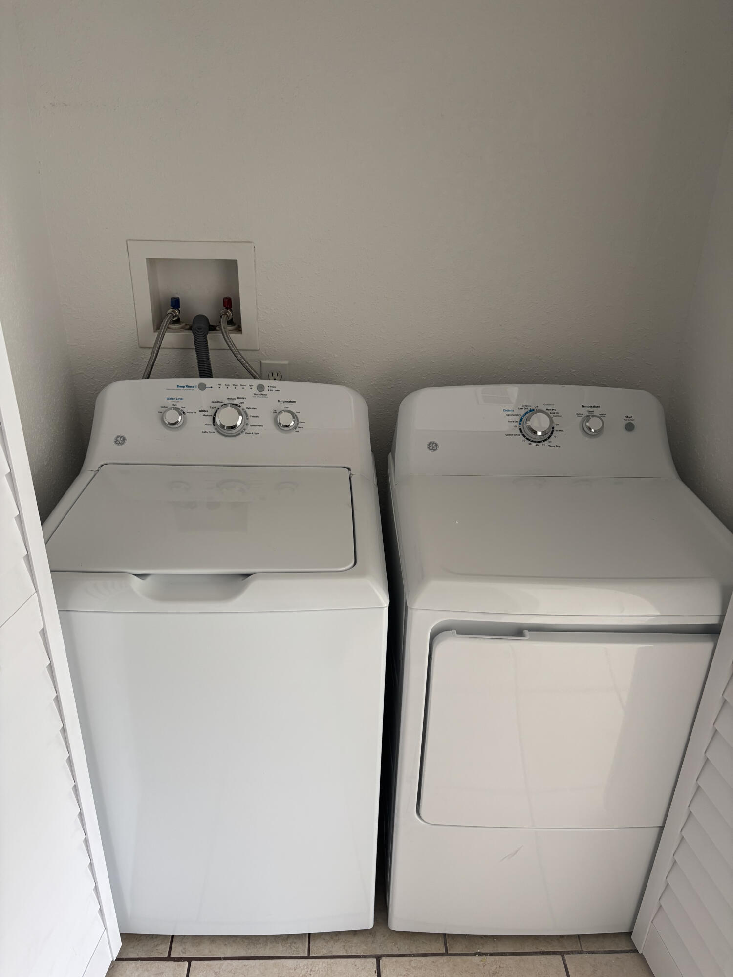 LAKEWOOD PARK - Residential Lease