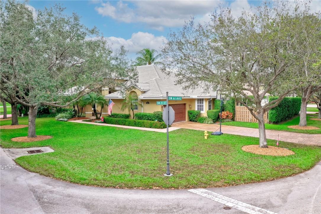 Isla Del Sol 85-32 B - Residential
