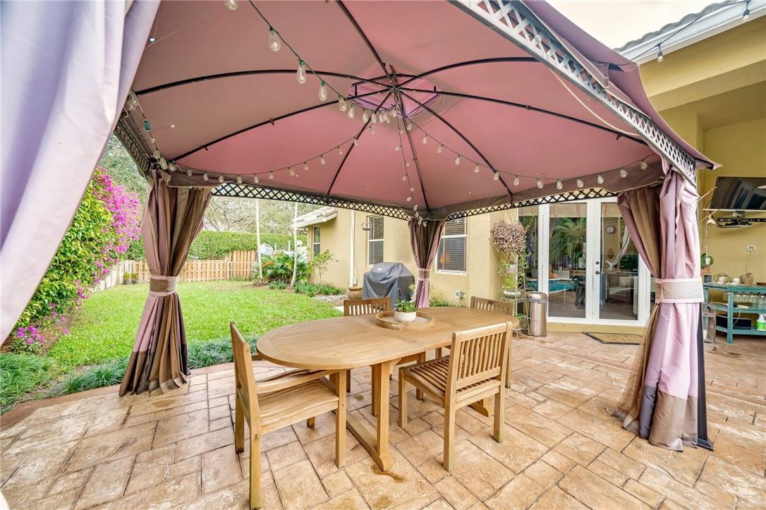Isla Del Sol 85-32 B - Residential