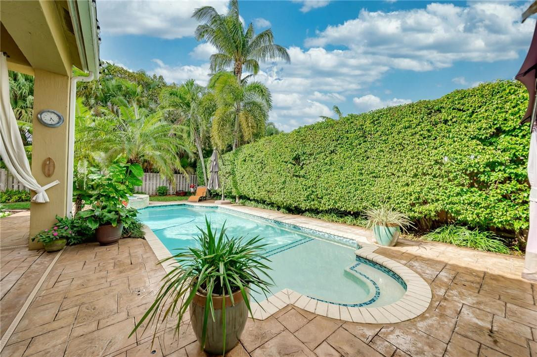 Isla Del Sol 85-32 B - Residential
