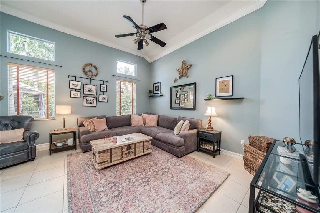 Isla Del Sol 85-32 B - Residential
