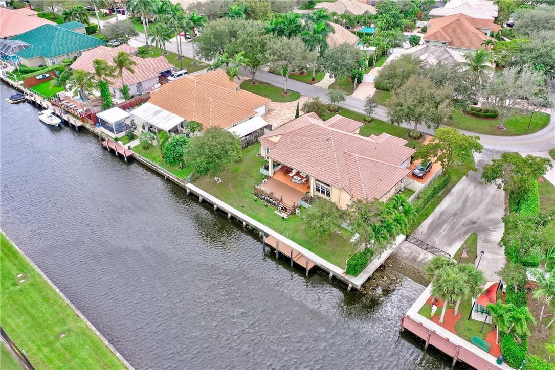 Isla Del Sol 85-32 B - Residential
