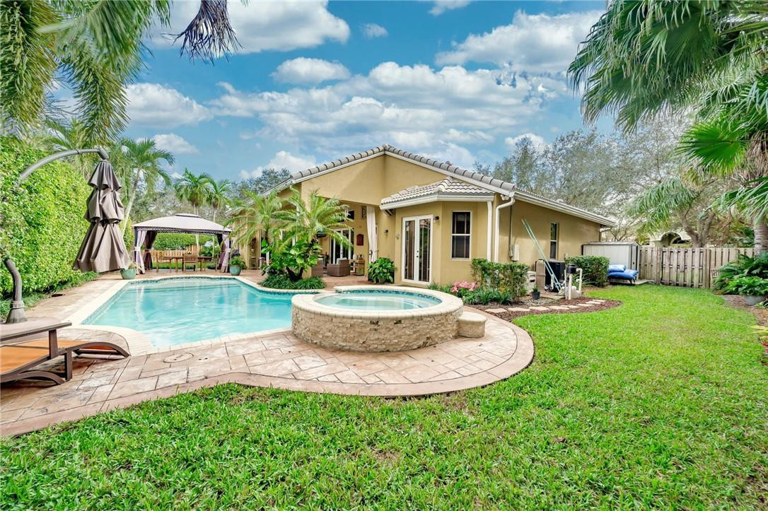 Isla Del Sol 85-32 B - Residential