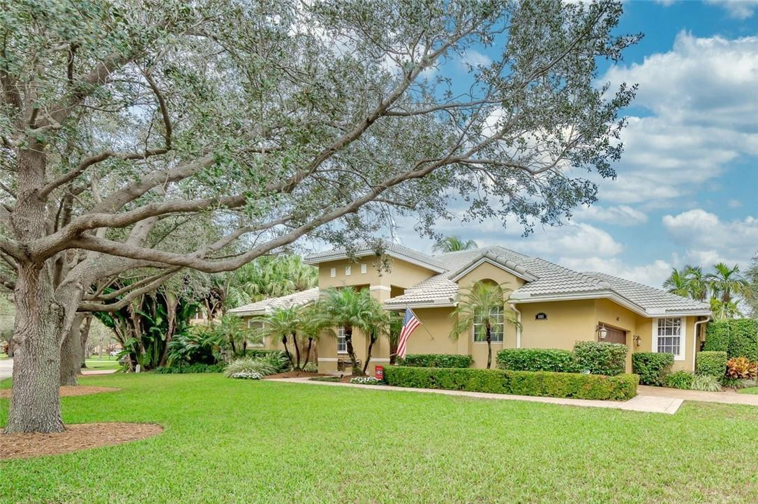 Isla Del Sol 85-32 B - Residential