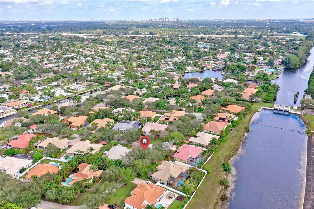 Isla Del Sol 85-32 B - Residential
