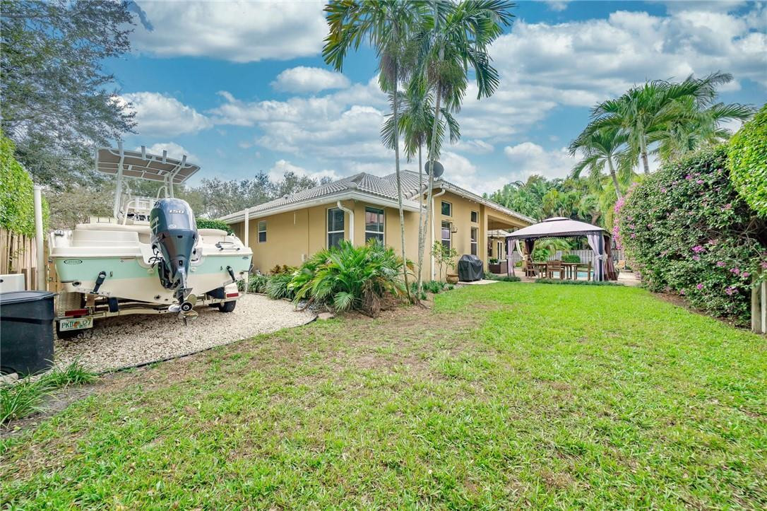 Isla Del Sol 85-32 B - Residential