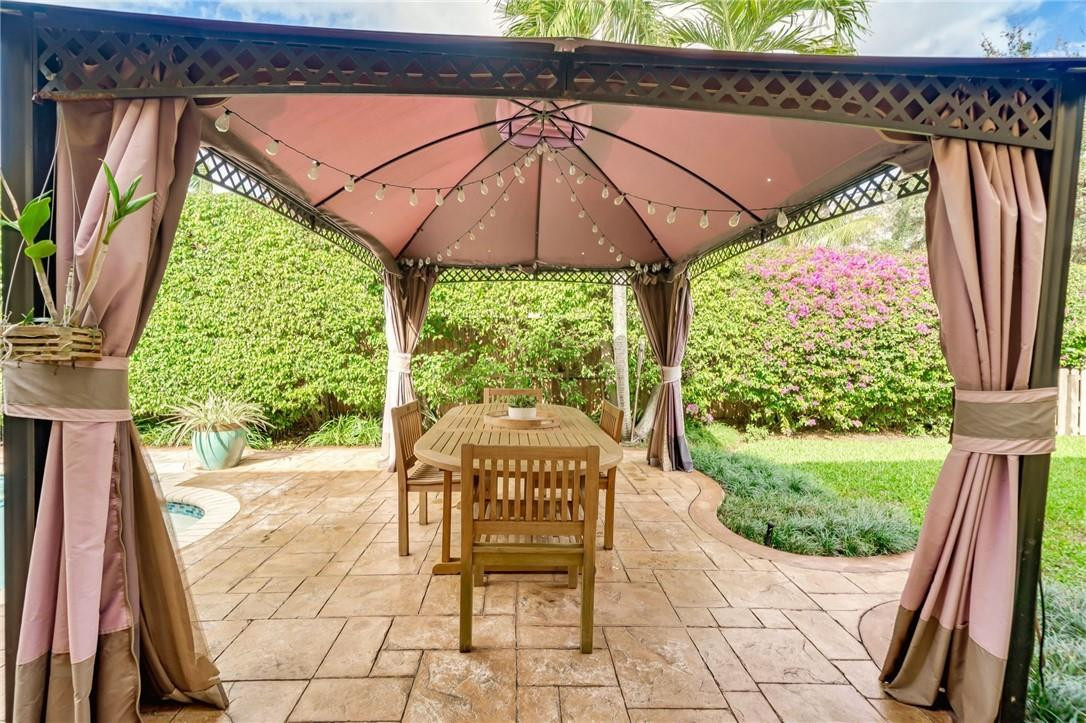 Isla Del Sol 85-32 B - Residential