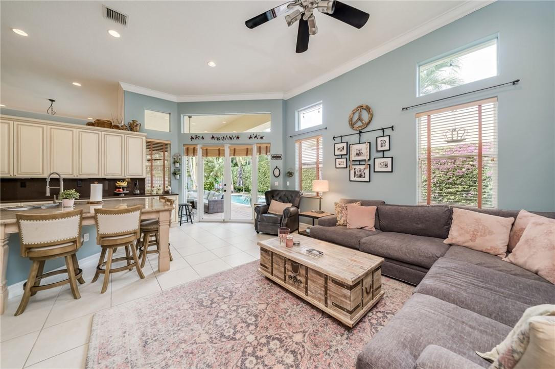 Isla Del Sol 85-32 B - Residential