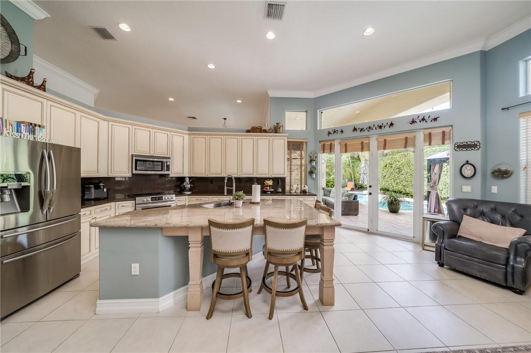 Isla Del Sol 85-32 B - Residential