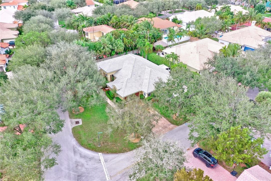 Isla Del Sol 85-32 B - Residential