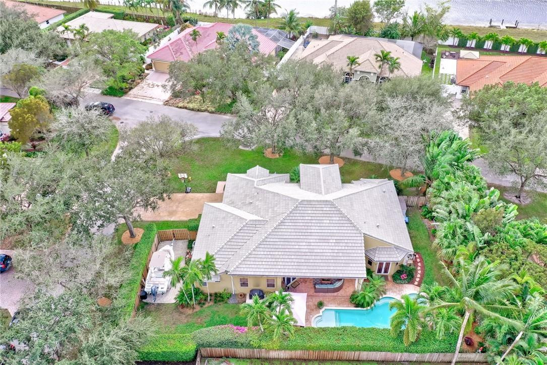 Isla Del Sol 85-32 B - Residential