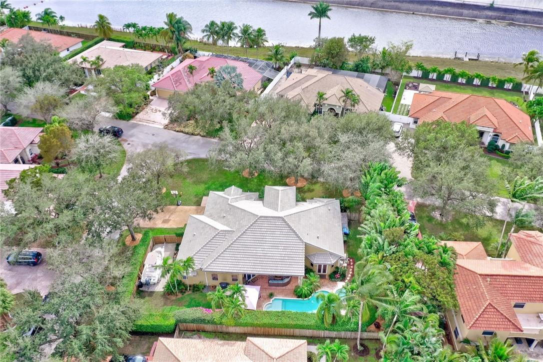 Isla Del Sol 85-32 B - Residential