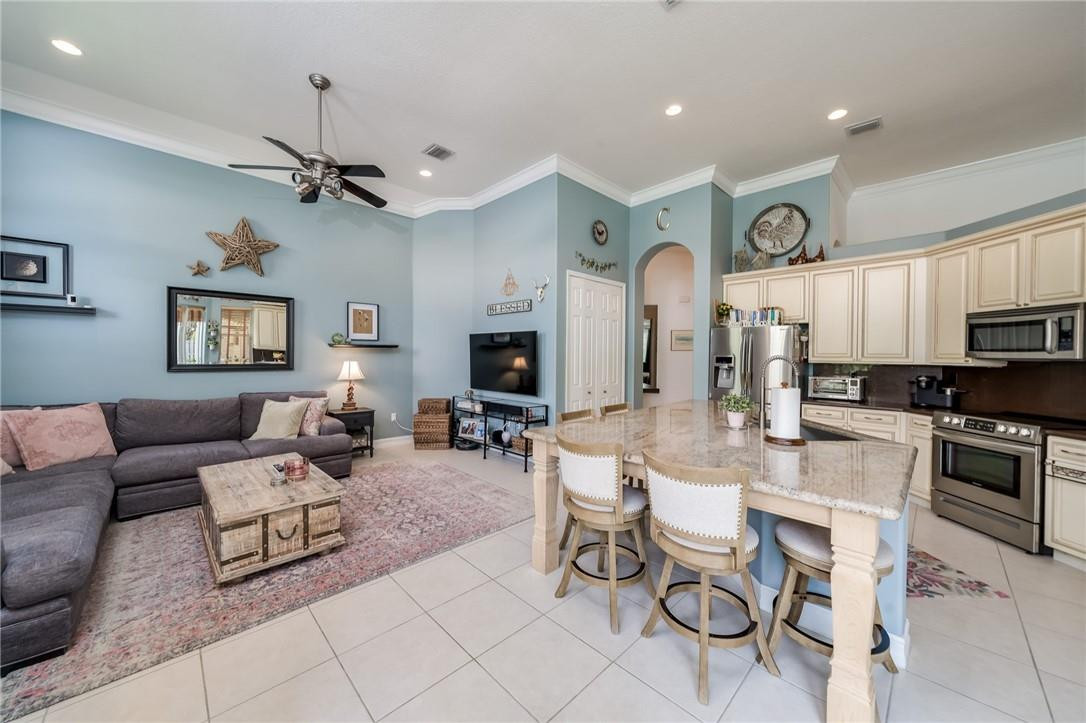 Isla Del Sol 85-32 B - Residential