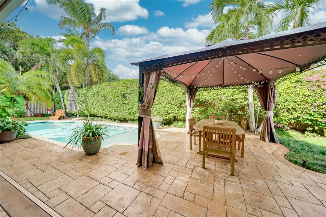 Isla Del Sol 85-32 B - Residential
