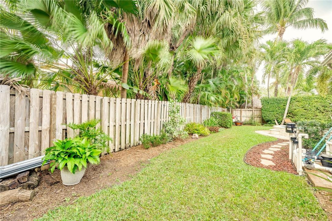 Isla Del Sol 85-32 B - Residential