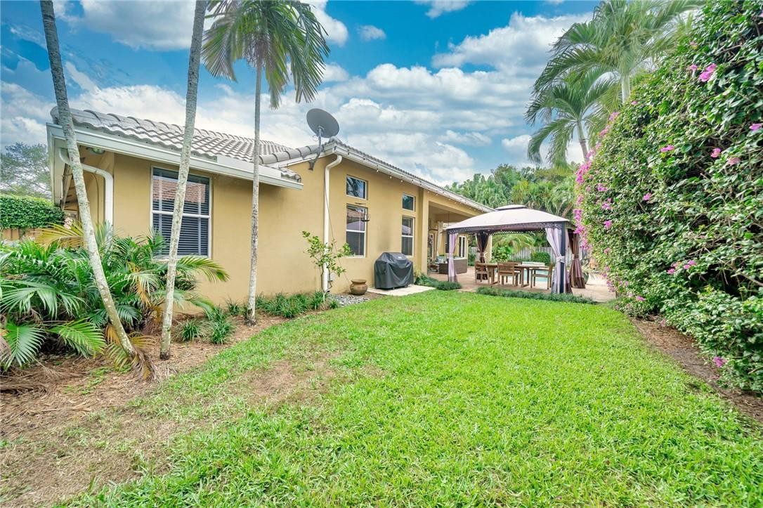 Isla Del Sol 85-32 B - Residential