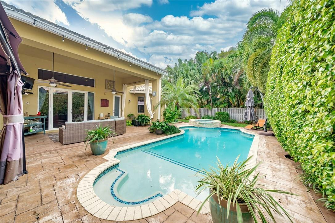 Isla Del Sol 85-32 B - Residential