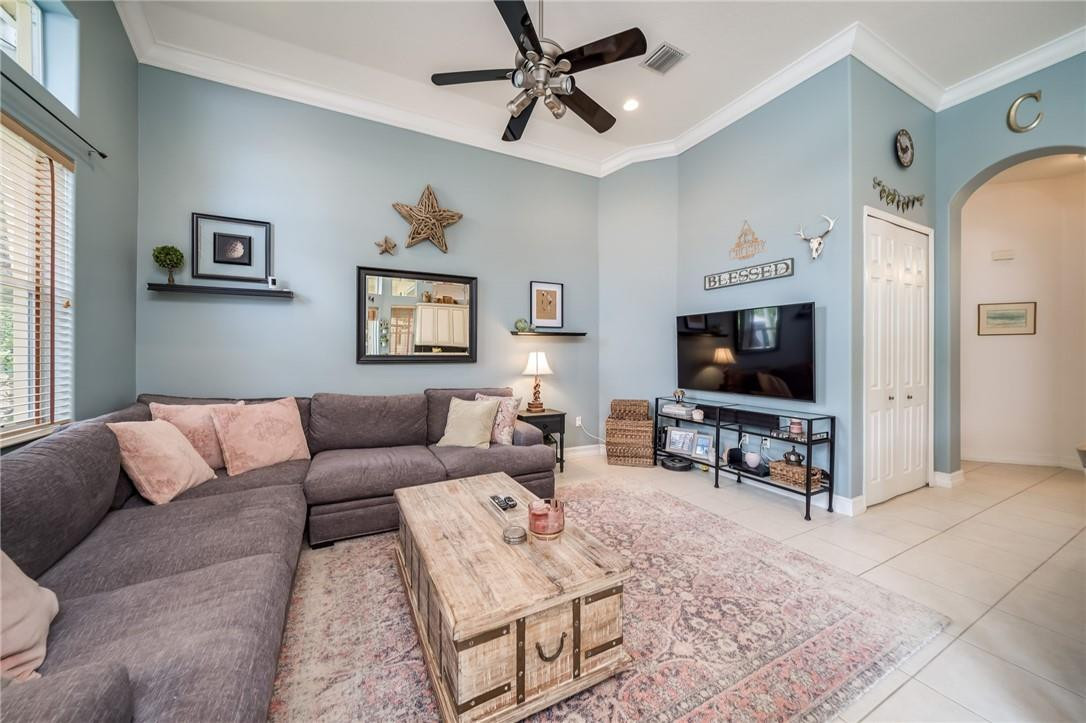 Isla Del Sol 85-32 B - Residential