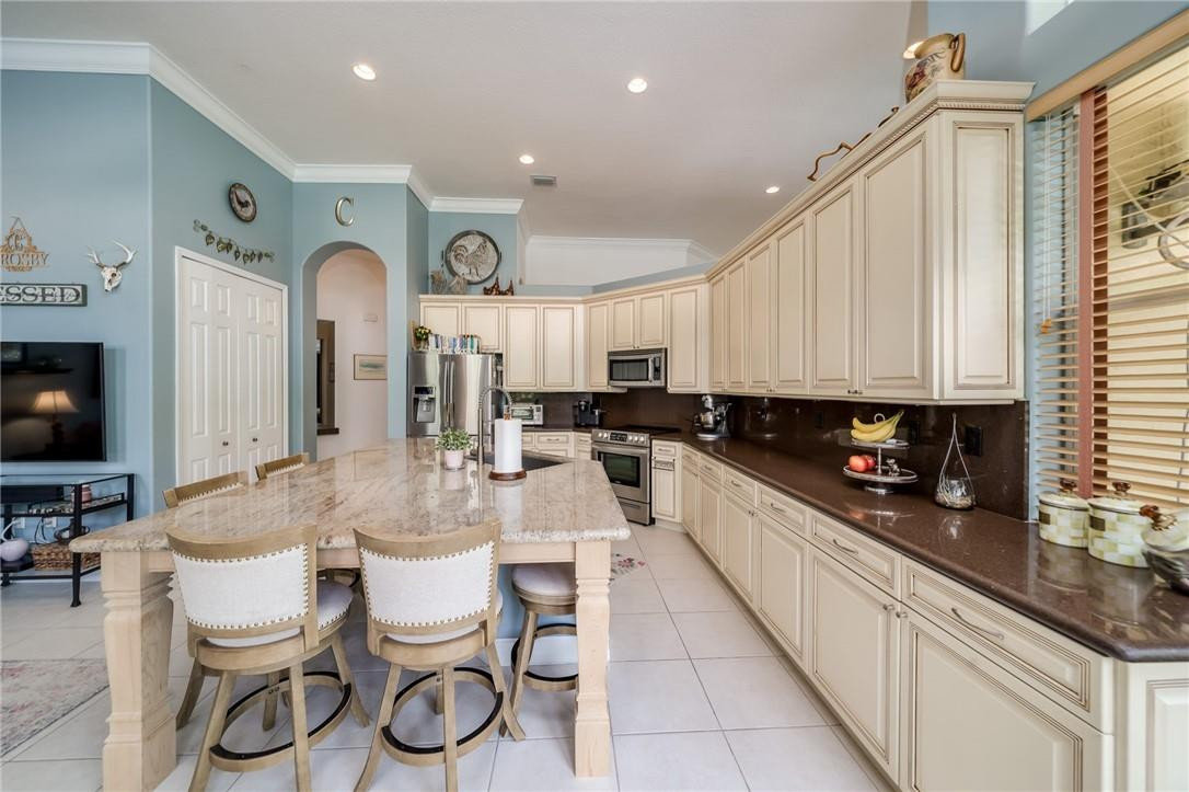 Isla Del Sol 85-32 B - Residential