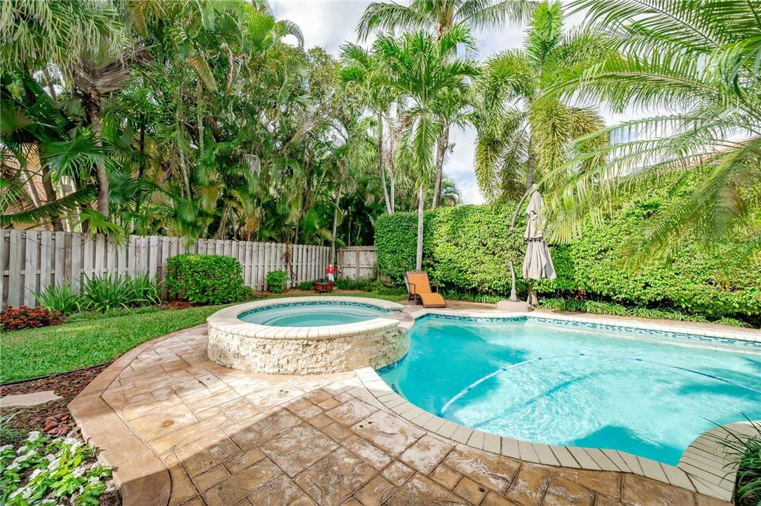 Isla Del Sol 85-32 B - Residential