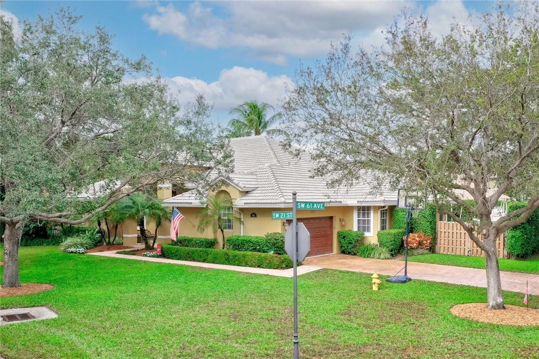 Isla Del Sol 85-32 B - Residential