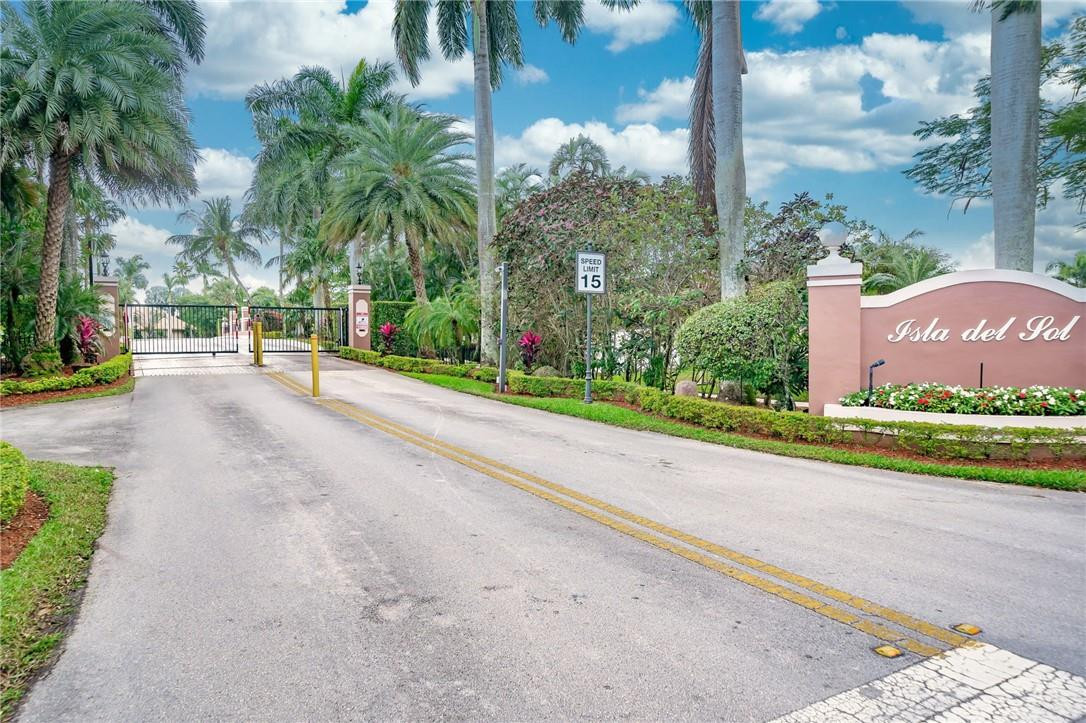 Isla Del Sol 85-32 B - Residential