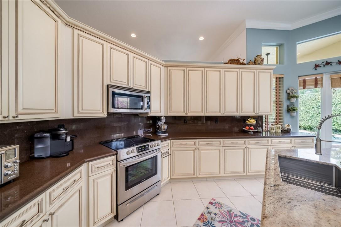 Isla Del Sol 85-32 B - Residential