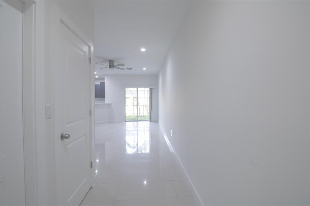 Photo of 424 SE 16th Street, Fort Lauderdale, FL 33316 (MLS # F10531481)