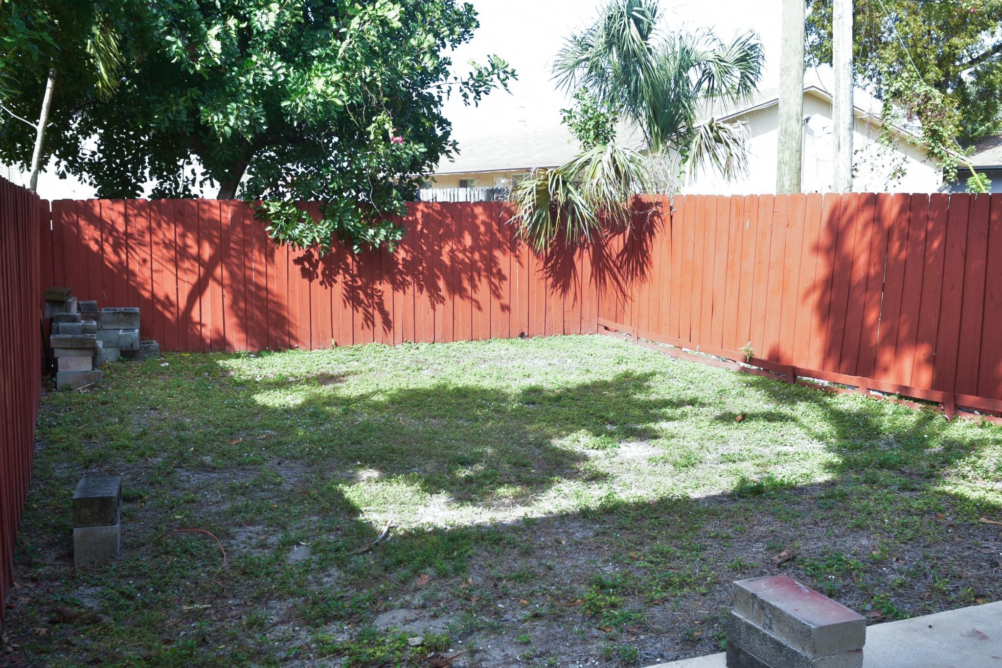 Spacious 3-Bedroom Townhome in South Middle River
Welcome to this immaculate and move-in ready 2-story corner townhome located in the peaceful South Middle River neighborhood of Fort Lauderdale. With 3 bedrooms, 2.5 bathrooms, this home offers the perfect blend of comfort, convenience, and value.
The open-concept first floor features a large kitchen with granite countertops, seamlessly flowing into the bright and airy living and dining areas—ideal for entertaining. Upstairs, you'll find all three bedrooms, including a primary suite with a private covered balcony and loft area, plus a full laundry room equipped with washer and dryer.
Enjoy easy access to major highways, downtown Fort Lauderdale, beaches, shopping, and more.