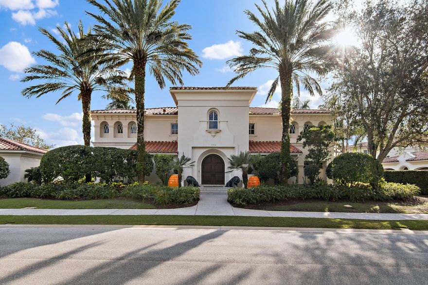 THIS IS A RARE OPPORTUNITY TO OWN IN OLD PALM WITH MEMBERSHIP INCLUDED. MINIMUM OF 2 MEMBERSHIPS AND UP TO 4 MEMBERSHIPS. THIS UNIQUE RESIDENCE REQUIRES PAYING ANNUAL DUES ONLY. GREAT ENTERTAINING HOME WITH SPECTACULAR VIEW OF THE LAKE, CLUB HOUSE AND 18TH HOLE. THERE ARE NO TEE TIMES TO PLAY ON THIS PRISTINE SIGNATURE RAYMOND FLOYD DESIGNED COURSE. THIS STATLY 2 STORY MEDITERRANEAN VILLA BOASTS 4 SPACIOUS MASTER BEDROOM SUITES, PERFECT GOLF HAVEN FOR A FAMILY(S), CORPORATIONS OR COUPLES. CLUB HOUSE FEATURES  FINE DINING, LOUNGE, MENS AND WOMENS SPA, FITNESS CENTER, POOL WITH CABANAS, ONE BEDRM CASITAS FOR RENT.  A SEPARATE 3 HOLE PRACTICE STUDIO WITH TRACKMAN V-1 SWING ANALYSIS. MEMBERSHIP INCL BEACH MEM AT THE PALM BCH MARRIOTT ON SINGER ISLAND. MINS TO THE BEACH AND POPULAR RESTAURANTS