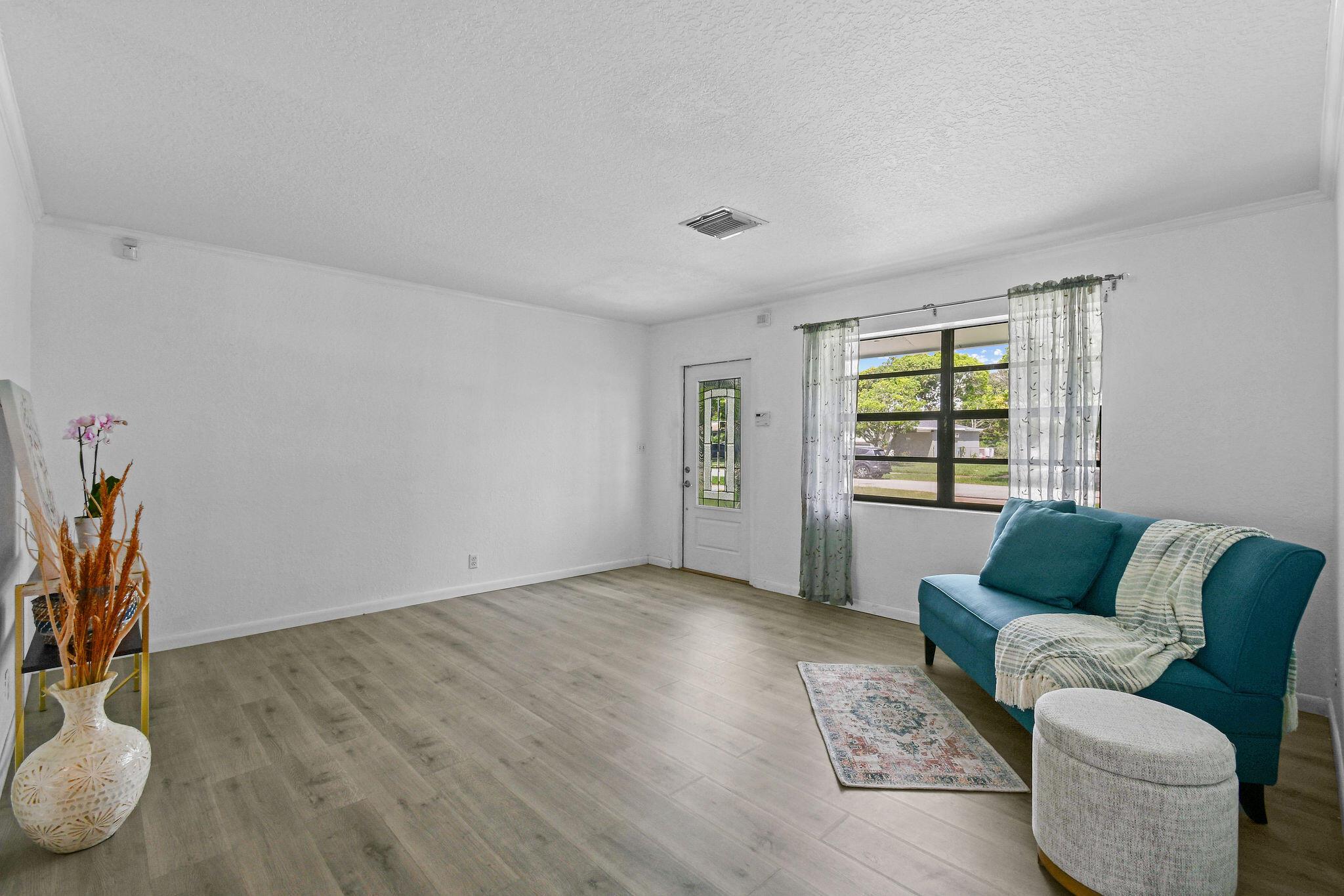 704 W Jasmine Drive