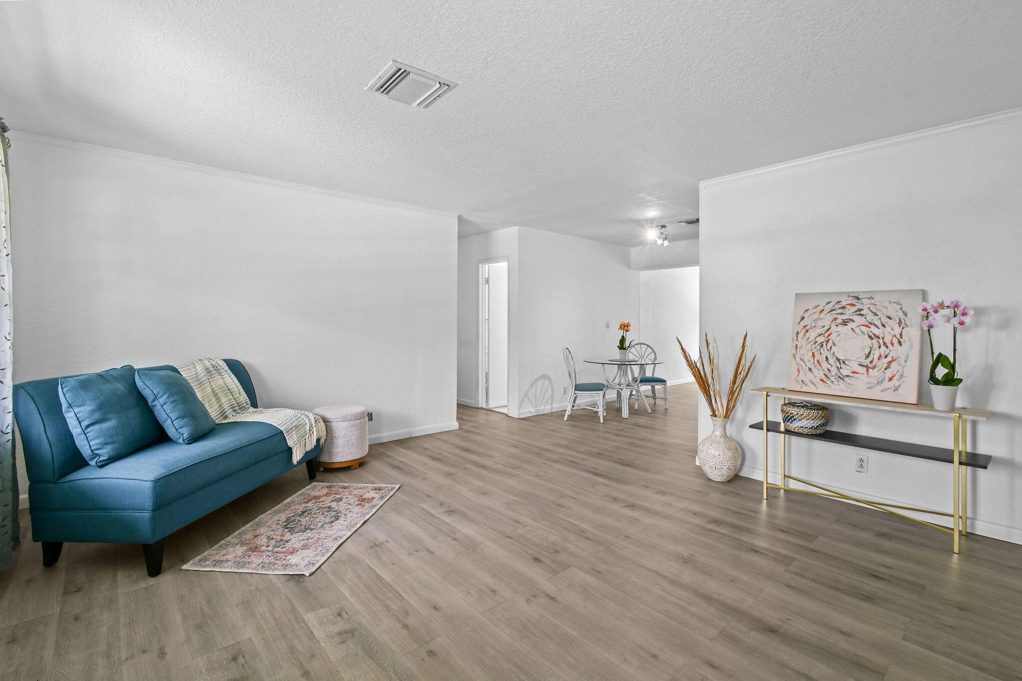 704 W Jasmine Drive