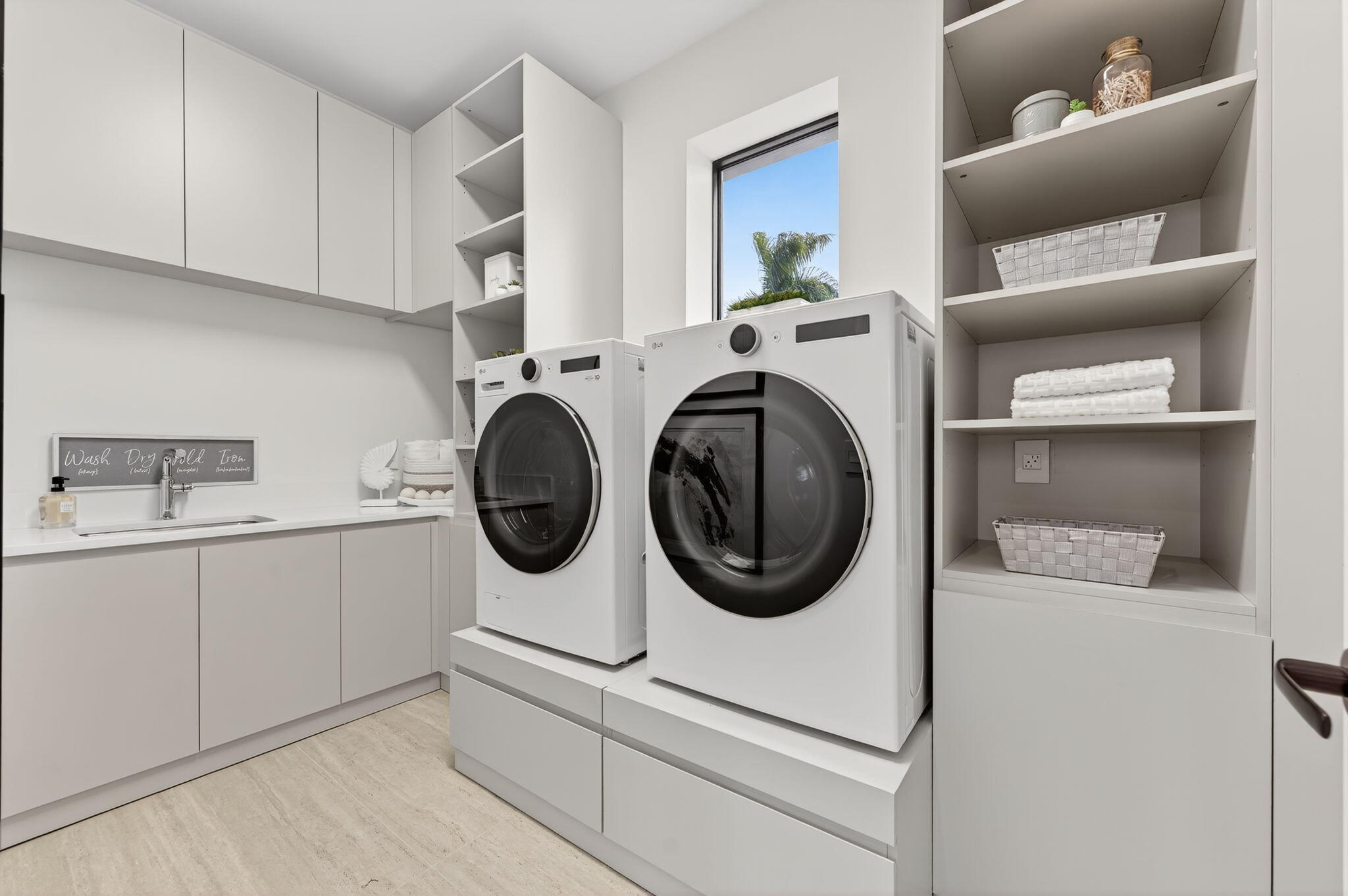 LAKE ROGERS ISLE UNIT A - Residential