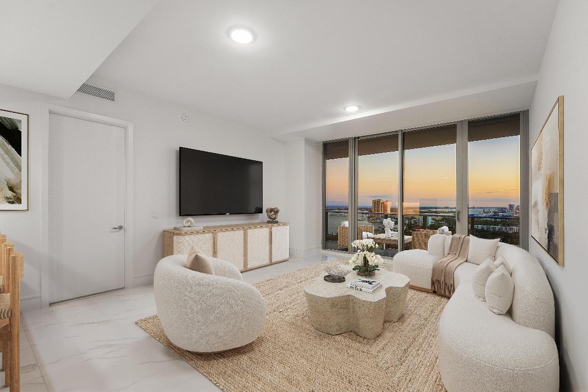 NAUTILUS 220 CONDOMINIUM - Residential