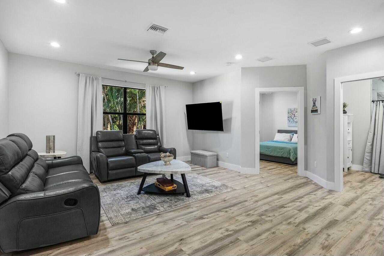 PALM BEACH RANCHETTES - Residential Lease