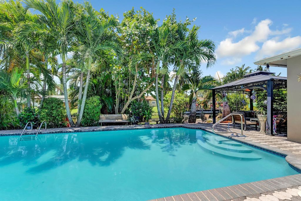Photo of 1016 SW 26th Avenue, Boynton Beach, FL 33426 (MLS # R10887332)