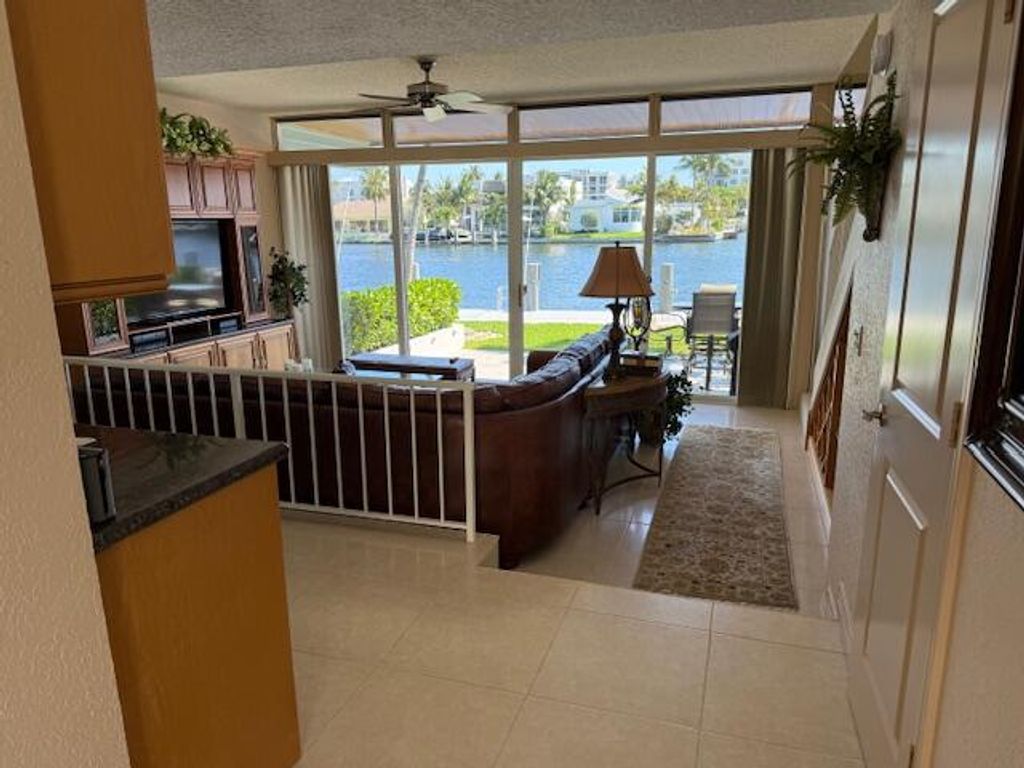 Photo of 426 SE 17th Terrace, Deerfield Beach, FL 33441 (MLS # B26006923)
