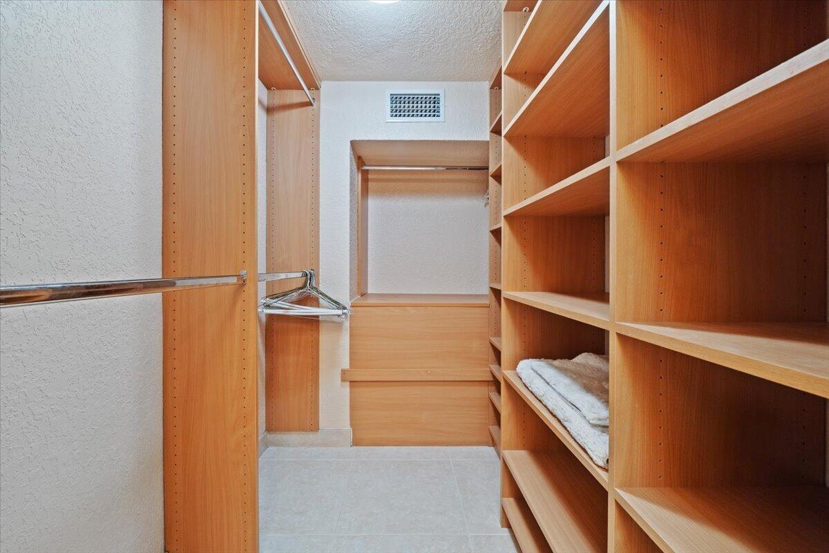 THOMAS LANDINGS CONDO - Residential