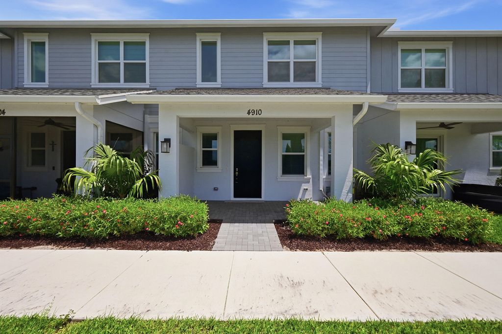 Photo of 4910 N Longwood Lake Square, Westlake, FL 33470 (MLS # B26009118)
