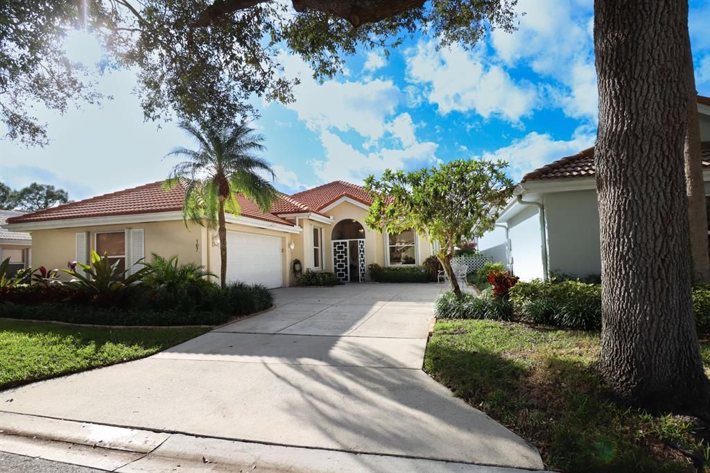 Photo of 167 E Hampton Way, Jupiter, FL 33458 (MLS # R10855806)