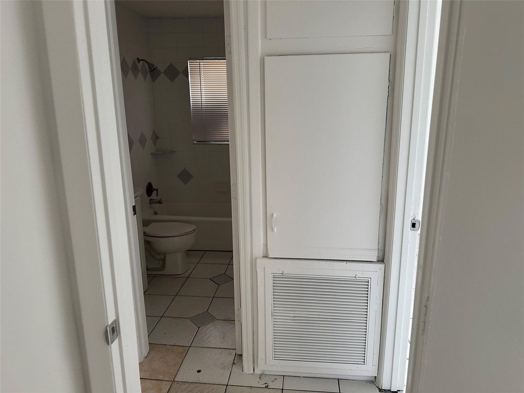 Photo of 115 Maple Avenue, Fort Pierce, FL 34982 (MLS # F10494919)