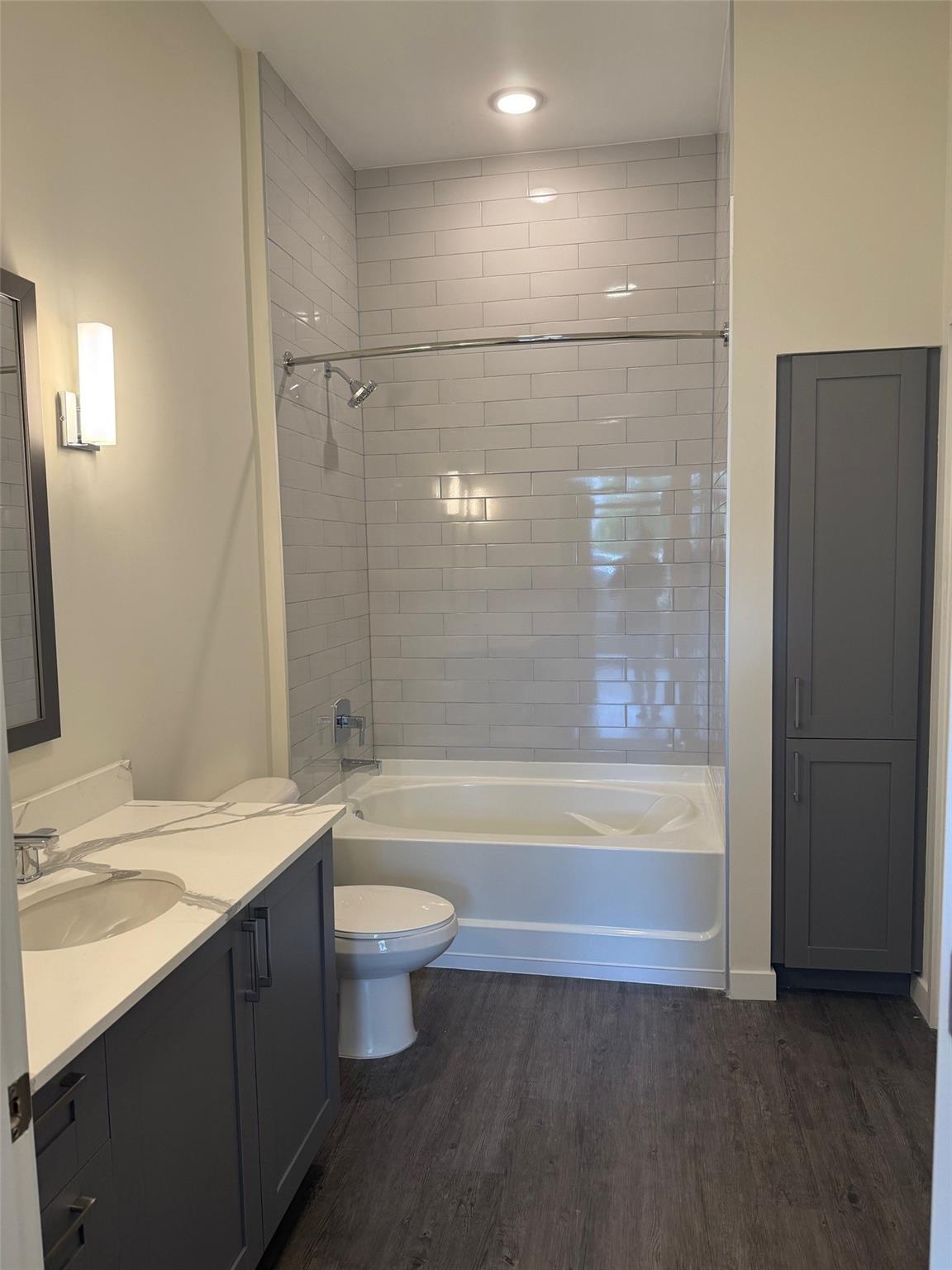 American Express Tr 82-35 - Residential Lease